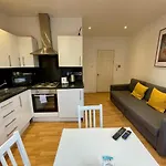Bute Park Apartment W/ Heating + Private Bathroom
