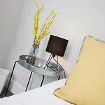 No 25 City House By Ssw Close To City Sleeps 4