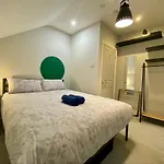 Stylish Modern Apartments Near Parks & Centre