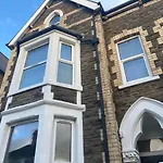 Stylish Pontcanna Flat Near City Centre