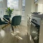 Stylish Pontcanna Flat Near City Centre