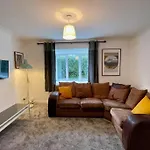 House Near Llandaff For Up To 6 With Parking