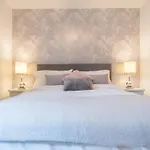 Hansen Court - Stylish Bay Apartment With Parking And River Views