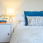 Cathays Heights, By Ty Sa - A Stylish Spacious 2 Bed Apartment. Convenient For City Centre & Hospital.