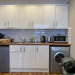 Beechfield House Modern Studio Self-Contained Unit With Free Wifi And Parking And Kitchen Area 4M From City Centre And Castle