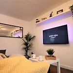 Thesiger Court Apartments - Free Private Parking - By Property Promise