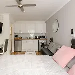 Beechfield House Modern Studio Self-Contained Unit With Free Wifi And Parking And Kitchen Area 4M From City Centre And Castle