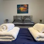 The Onyx Suite - 1 Bed Apartment W/ Free Parking
