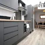 Modernised 2 Bedroom Townhouse By Jtb Stays Short Lets & Serviced Accommodation Cardiff With Wifi & Self Check In