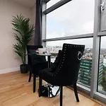 The View - Long Stay Offer - Modern Central Apartment And Parking By Cto Serviced Apartments