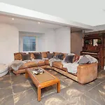Higgihaus #5 Sleeps 14-16 Hens Stags Big Groups