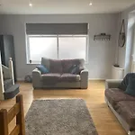 Lovely Coach House With Free Parking