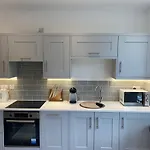 18 North Road Flat 1 By Mia Living Free Parking On Site