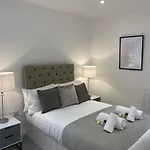18 North Road Flat 1 By Mia Living Free Parking On Site