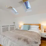 The Coach House, Centrally Located Detached Coach House
