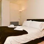 Pass The Keys Super Central Spacious 2 Bed Apartment With Parking