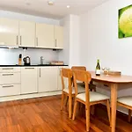 Pass The Keys Super Central Spacious 2 Bed Apartment With Parking