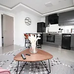 Mackintosh Flat 1 By Mia Living 2 Bedroom Apartment Near The City Centre