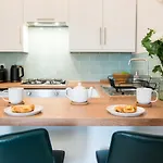 1 Bed Central Cardiff Loft Apartment Near Stadium