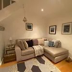 Cosy And Characterful 1 Bedroom Townhouse With Big South Facing Garden In Cardiff