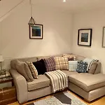 Cosy And Characterful 1 Bedroom Townhouse With Big South Facing Garden In Cardiff