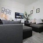 Free Local Parking - Fast Wifi - Sleeps 10 Guests By Property Promise