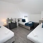 Free Local Parking - Fast Wifi - Sleeps 10 Guests By Property Promise