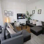 Free Local Parking - Fast Wifi - Sleeps 10 Guests By Property Promise