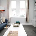 No 25 City House By Ssw Close To City Sleeps 4