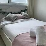 Cozy Flat 15 Mins From City Centre With Parking