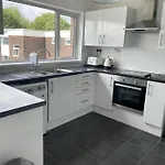 Cozy Flat 15 Mins From City Centre With Parking