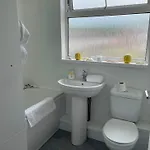 Cozy Flat 15 Mins From City Centre With Parking