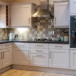 Stylish Family Home In Desirable Penylan + Parking