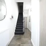 Ty Suites 9 - New Aparthotel In Cardiff