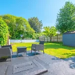 Sophisticated Home With Beautiful & Large Garden