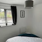 Lovely 1 Bed Serviced Apartment Near The City Centre With Free Parking