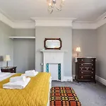 Traditional 3-Bed Property In Pontcanna With Parking