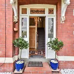 Traditional 3-Bed Property In Pontcanna With Parking