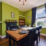 Traditional 3-Bed Property In Pontcanna With Parking
