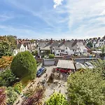 Traditional 3-Bed Property In Pontcanna With Parking