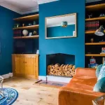 Gorgeous Victorian House Sleeps 6 In Cardiff
