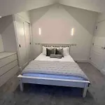 New Apartment, 10 Mins From Principality Stadium