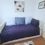 Room In A Friendly Home In A Quite Neighborhood Of Cardiff