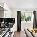Apartment Nr City Centre & Park For Up To 6