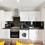 Apartment Nr City Centre & Park For Up To 6