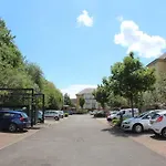 3 Bedroom Flat 10 Mins Walk To Bay And City Center Free Parking