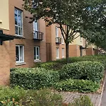 3 Bedroom Flat 10 Mins Walk To Bay And City Center Free Parking