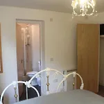 3 Bedroom Flat 10 Mins Walk To Bay And City Center Free Parking