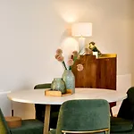 Pass The Keys Beautiful 2 Bed Apartment With Parking In The Bay