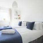 Stayright 2Bed Apartment Overlooking Water With Free Parking And 2 Bathrooms